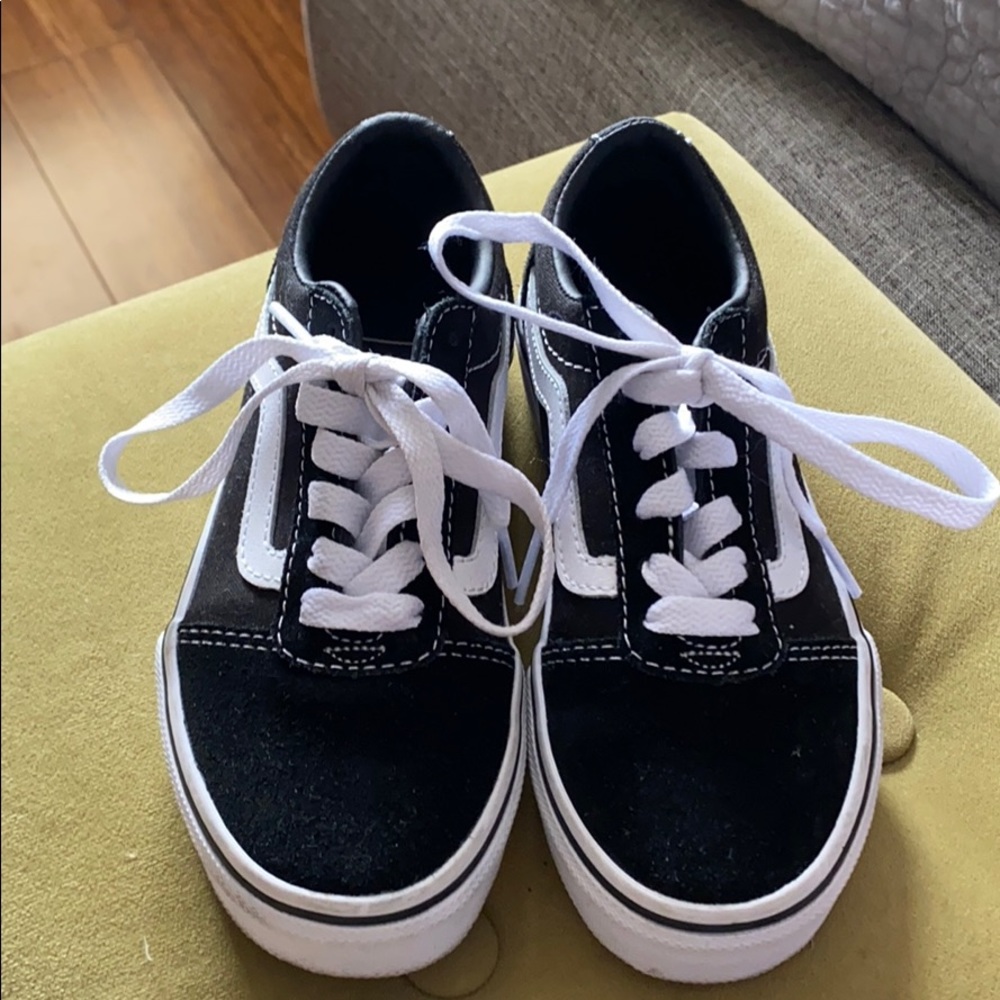 Never worn Boys Vans size 11